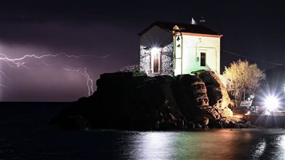 صاعقة تقتل عداء وتصيب آخر في اليونان