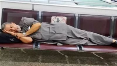  وزير سابق وقيادي بالنهضة يعتصم بمطار تونس بعد منعه من السفر