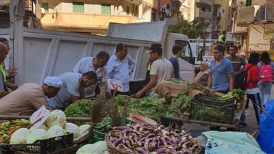 حملة لإزالة إشغالات الباعة الجائلين فى الميادين والشوارع بالإسكندرية