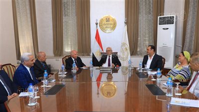 حجازي خلال لقائه نقيب المعلمين: المعلم هو الركن الأساسي في تطوير العملية التعليمية