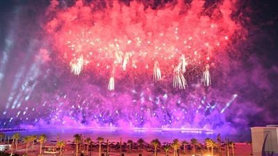  عروض الألعاب النارية واستعراض المظلات ترحيبا بزعماء مصر والإمارات والأردن والعراق بمدينة العلمين | صور