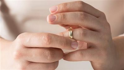 زوجة بدعوى خلع: بيركب مواصلات علشان يشقط البنات وأصبت بالسكر والضغط بسببه