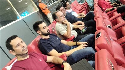 روي فيتوريا وجهاز المنتخب يتابع مباراة فيوتشر وبيراميدز من المدرجات