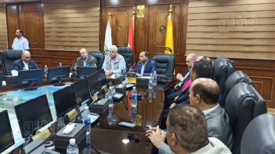 بحضور المحافظ.. وزير التعليم العالي يجتمع برئيس وعمداء كليات جامعة بني سويف