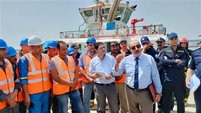 بدء عمليات التخلص من النفايات الخطرة بموانئ السويس والزيتيات 