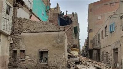 إزالة عقار آيل للسقوط في أوسيم بالجيزة