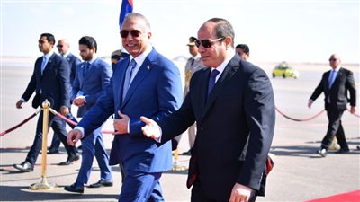 السيسي يودع مصطفى الكاظمي رئيس وزراء العراق بمطار العلمين 
