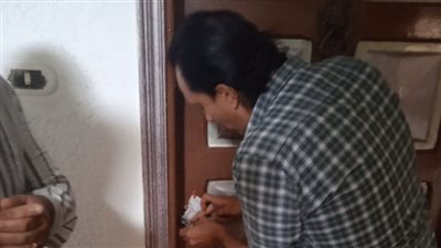 غلق منشأة تزعم منح شهادات معتمدة في التمريض والبترول بالمنيل| صور