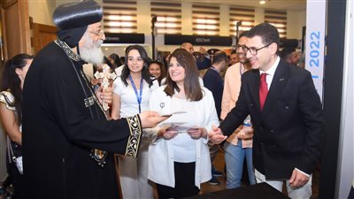 البابا تواضروس ووزيرة الهجرة يتفقدان أجنحة الوزارات والجهات المشاركة بمعرض لوجوس
