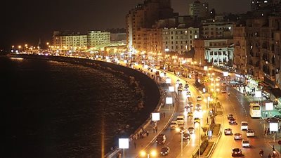 شاهد.. الأجواء الليلية على كورنيش البحر بالاسكندرية| بث مباشر