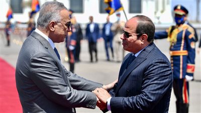  شاهد.. لحظة توديع السيسي رئيس وزراء العراق بمطار العلمين