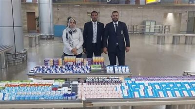 ضبط أدوية ومستحضرات وهواتف بحوزة راكبة بمطار القاهرة