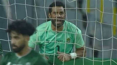 عبد المنصف يرتدي قميص الزمالك ويحتفل مع لاعبيه بدرع الدوري