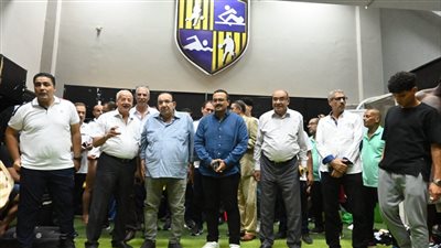 رئيس المقاولون العرب يهنئ اللاعبين بالفوز على فاركو ويطالبهم بمواصلة الانتصارات