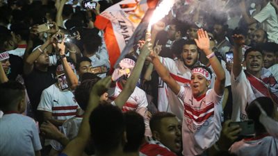 فرحة تليق بحجم الإنجاز.. جماهير الزمالك تحتفل ببطولة الدوري 