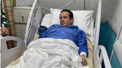 بعد جراحة دقيقة في القلب.. أول صورة للفنان محمد ثروت داخل المستشفى بالنمسا 