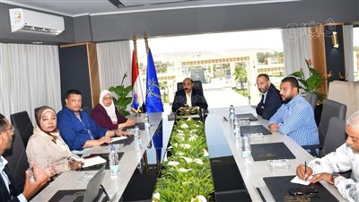 محافظ أسوان يناقش مقترح إقامة قرية بيئية وترفيهية سياحية بالحديقة الاستوائية الدولية