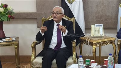 وزير التعليم يناقش مشاكل معلمي السركي وعجز المدرسين في زيارته بمطروح