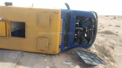 بها 10 ملايين جنيه.. انقلاب سيارة نقل أموال بطريق مطروح | صور 