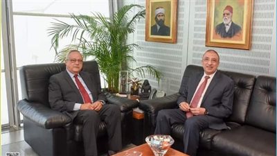 محمد الشريف يزور مكتبة الإسكندرية.. ويوجه الشكر للمدير السابق