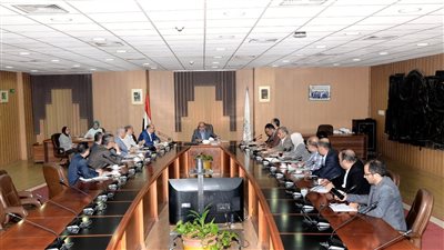 لجنة إدارة ملف جامعة المنصورة الأهلية تناقش ترتيبات بداية العام الدراسي الجديد