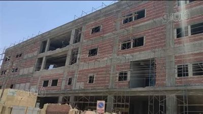 شهيد لقمة العيش..سقوط عامل بناء من الطابق الثالث لمستشفي السنطة الجديد