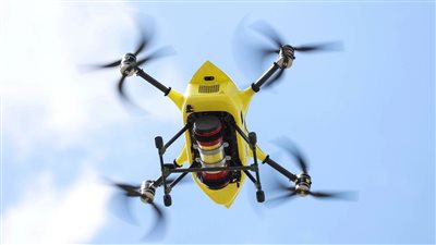 بالطائرات المسيرة، المزارعون في أمريكا يلجئون لحيلة جديدة للهروب من غلاء أسعار الوقود 