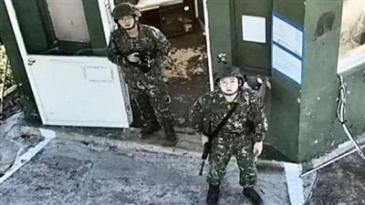 سلاح من العصر الحجري.. استخدمه جنود تايوانيون ضد طائرات بكين وسخر منه الصينيون | فيديو