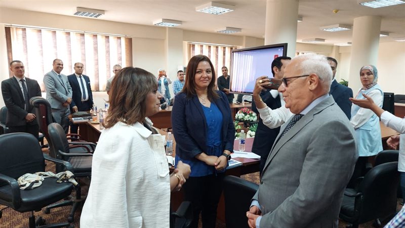 محافظ بورسعيد مع