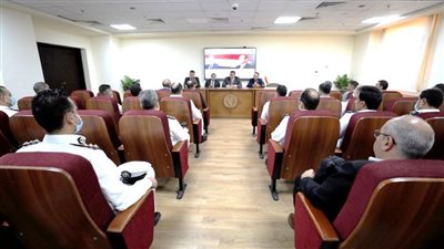 دورة تدريبية للقائمين على تشغيل المنظومة الإلكترونية بإصدار تراخيص المحال|صور 