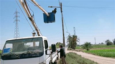 بـ 4 مراكز.. خفض الأحمال الكهربائية بكشافات الإنارة بالطرق الرئيسية في المنيا