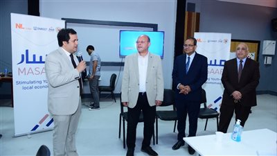 رئيس جامعة سوهاج يكرم ١٠٠ متدرب اجتازوا دورة ريادة الأعمال بحاضنة مسار