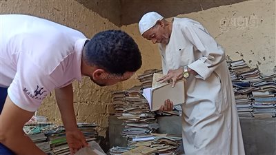 حكاية ثمانيني جمع آلاف الكتب داخل قرية الكمال بالدقهلية|فيديو 