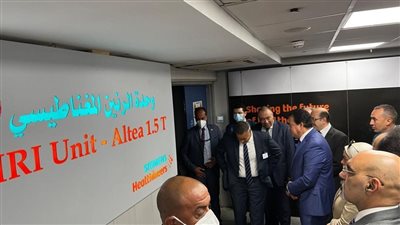 خالد عبدالغفار يتابع الحالة الصحية لأول مريض تستقبله وحدة القسطرة القلبية بمستشفى العلمين