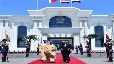 5 صور ترصد توديع الرئيس السيسي لملك البحرين اليوم من مطار العلمين