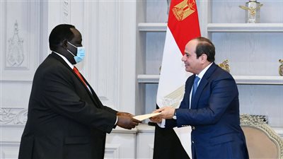  شاهد| السيسي يتسلم رسالة من رئيس جنوب السودان