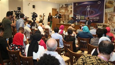 بينهم مصريان.. القاهرة للمسرح التجريبي يكرم 5 رموز 