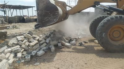 إزالة 12 تعديا على أملاك الدولة بمركزي القصاصين وفايد بالإسماعيلية | صور