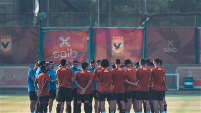 سواريش يعقد جلسة مع لاعبي الأهلي قبل مران اليوم استعدادا لطلائع الجيش 