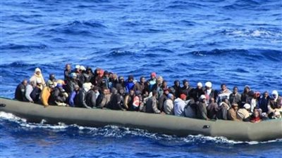 مقتل عشرات المهاجرين إثر تحطم قاربهم جنوب إيطاليا