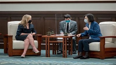 تايوان ترحب بمزيد من زيارات المسئولين الأمريكيين.. بيلوسي بدأتها.. ووزير الخارجية السابق يستعد