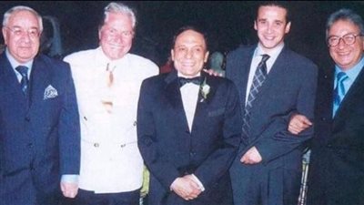 كريم عبد العزيز ينشر صورته مع عادل إمام ونور الشريف وحسين فهمي: العظماء