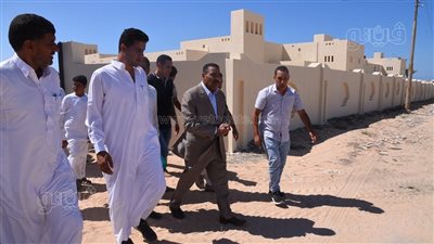 محافظ مطروح يتفقد طريق عجيبة في جولة ميدانية بعد صلاة الجمعة| صور