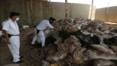 حملة على المصانع العشوائية تضبط اطنانا من السلع مجهولة المصدر|فيديو 