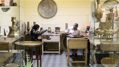 مدرسة الجمالية للحرف التقليدية.. الحفاظ على الصناعات اليدوية من الاختفاء | فيديو