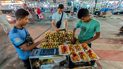 «أكل العيش مر».. 3 صبية تركوا الصعيد للعمل في مطروح.. 