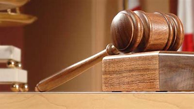 المشدد لصاحب شركة متهم بتزوير المحررات الرسمية بحلوان.. زور خاتم شعار الجمهورية.. وباع سيارة بـ