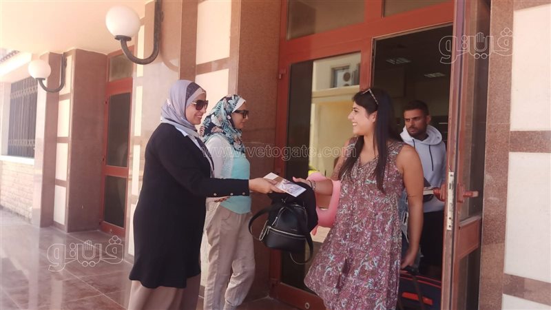 رحلات اجنبية بمطار