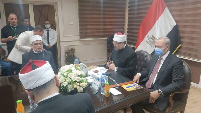 وزير الأوقاف خلال