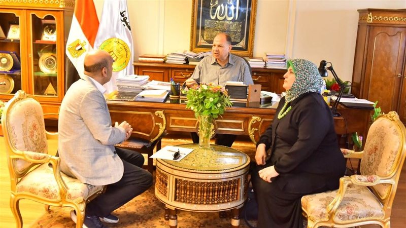 اجتماع محافظ أسيوط